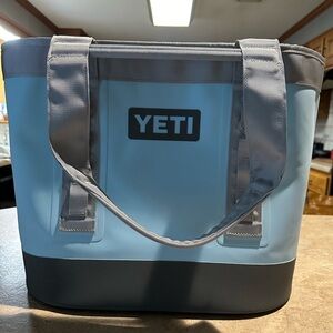 YETI CAMINO 35 Baby Blue